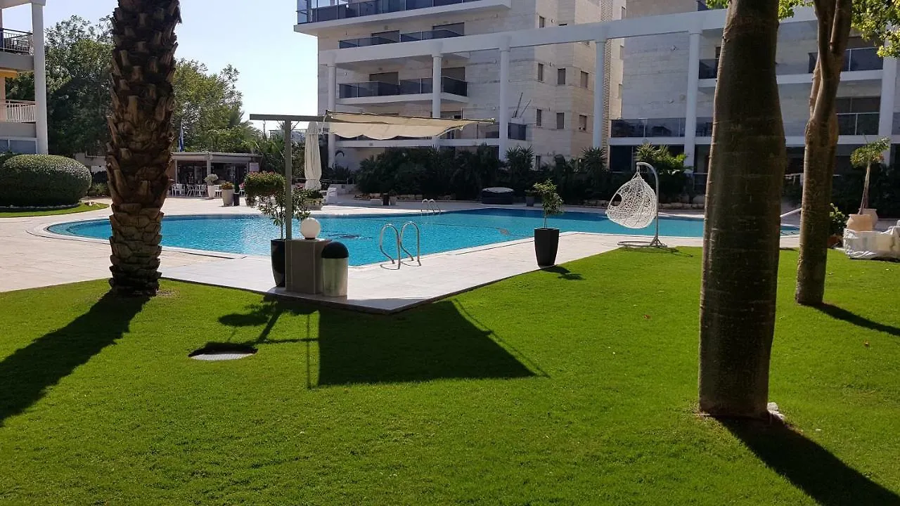 דירת גן פונה לבריכה - Pool Garden View Eilat Apartment