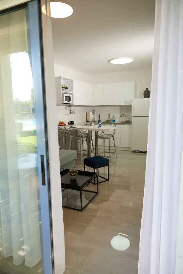דירת גן פונה לבריכה - Pool Garden View Eilat Apartment